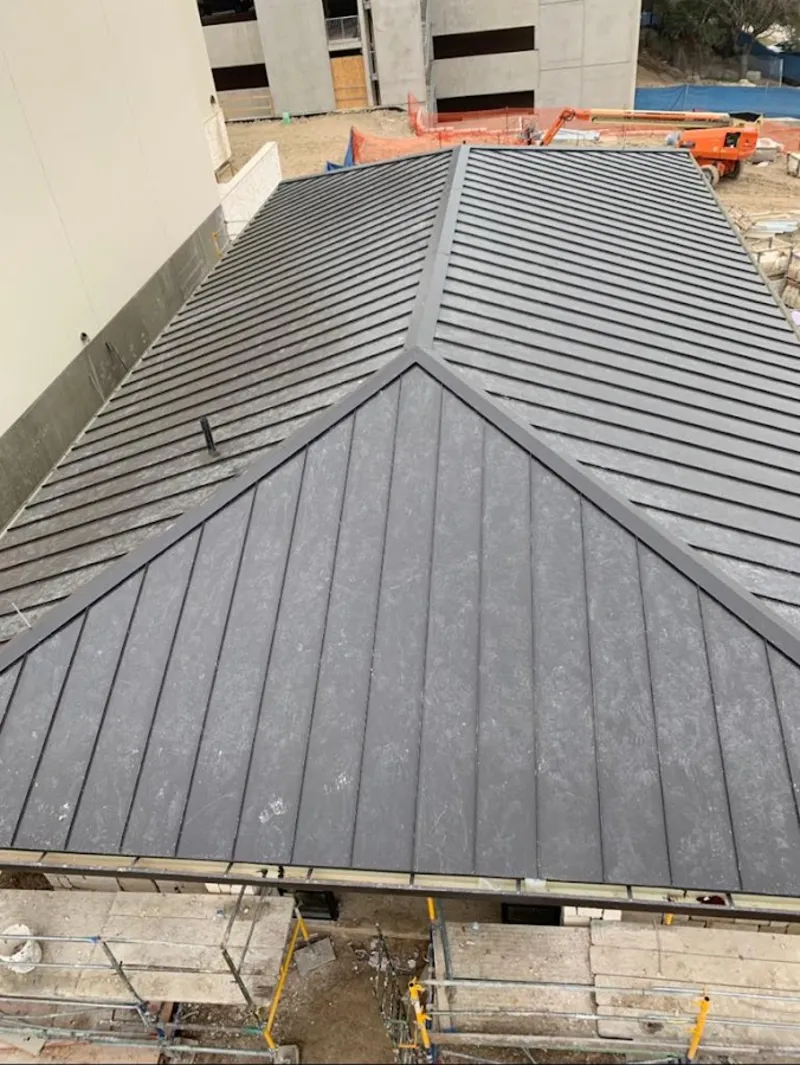 Commercial metal roof construction with crane equipment in Villas